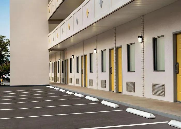 Hotel Bo, A Days Inn By Wyndham Chattanooga Downtown